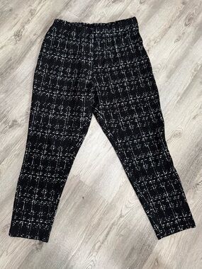 Women’s Black and White Plaid Crop Pants